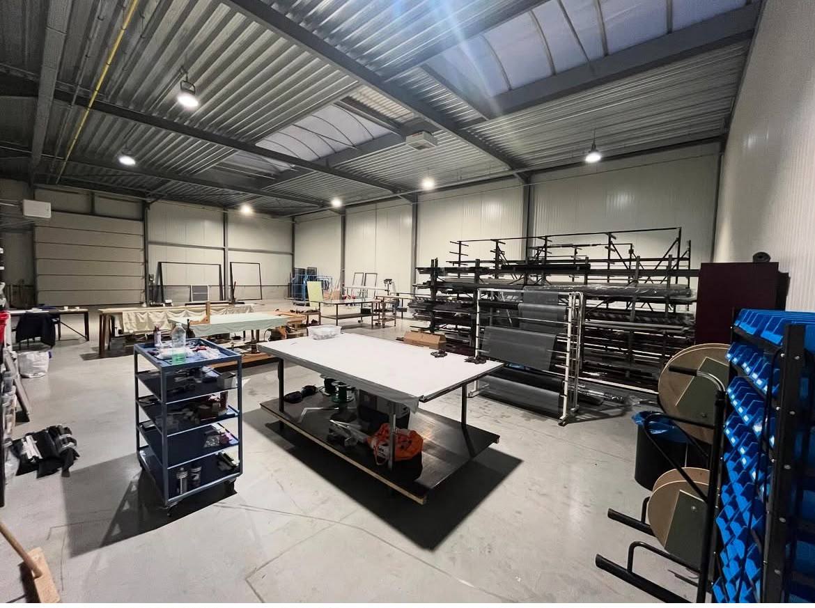 Ons atelier op maat gemaakt en geplaatst door E&B Vliegenramen