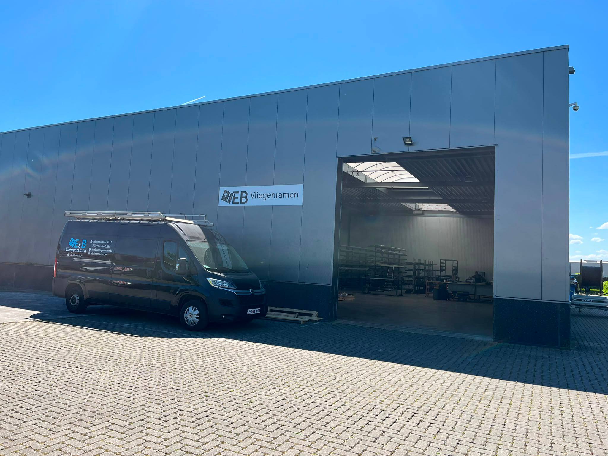 Ons atelier op maat gemaakt en geplaatst door E&B Vliegenramen