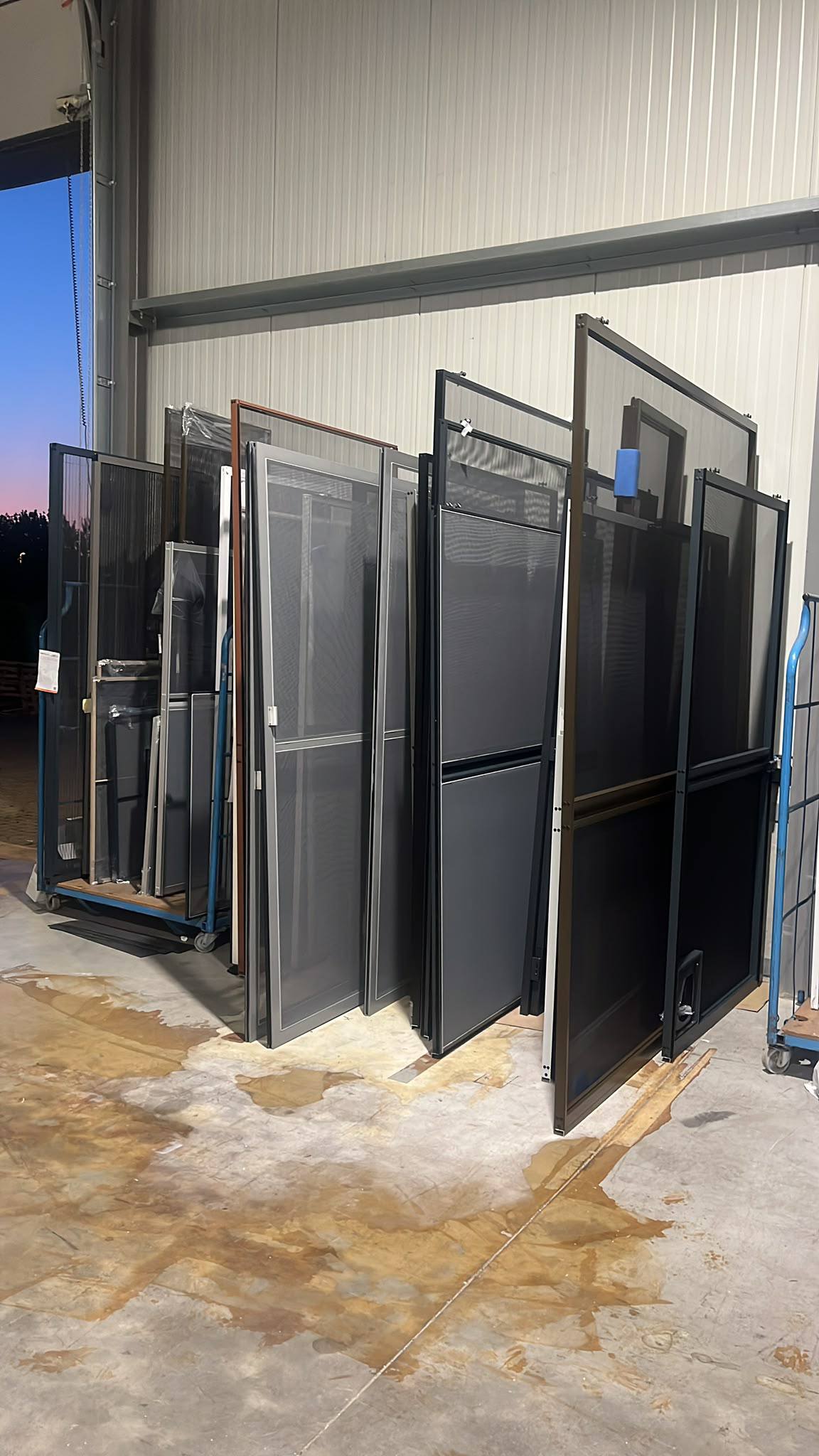 Ons atelier op maat gemaakt en geplaatst door E&B Vliegenramen