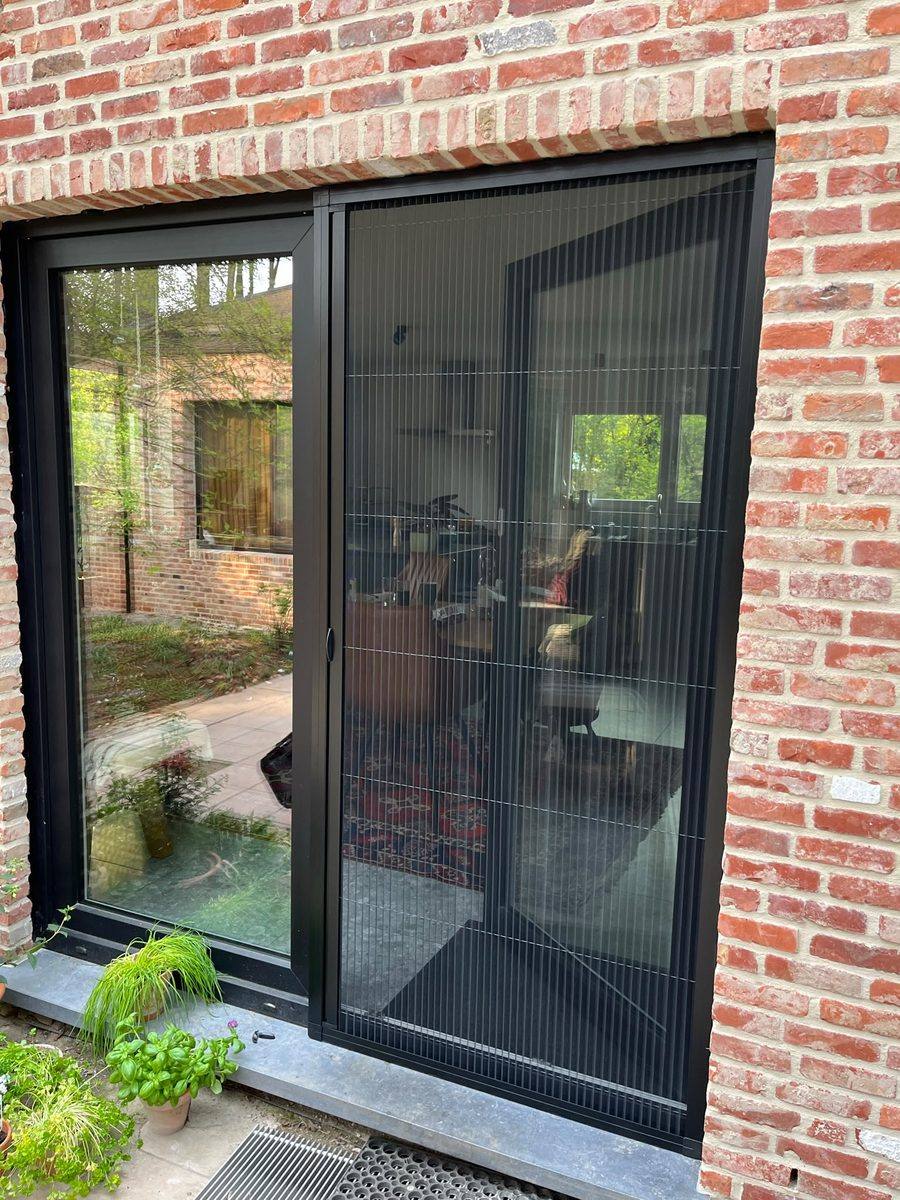 Plissé (vouw) vliegendeuren geplaatst door E&B