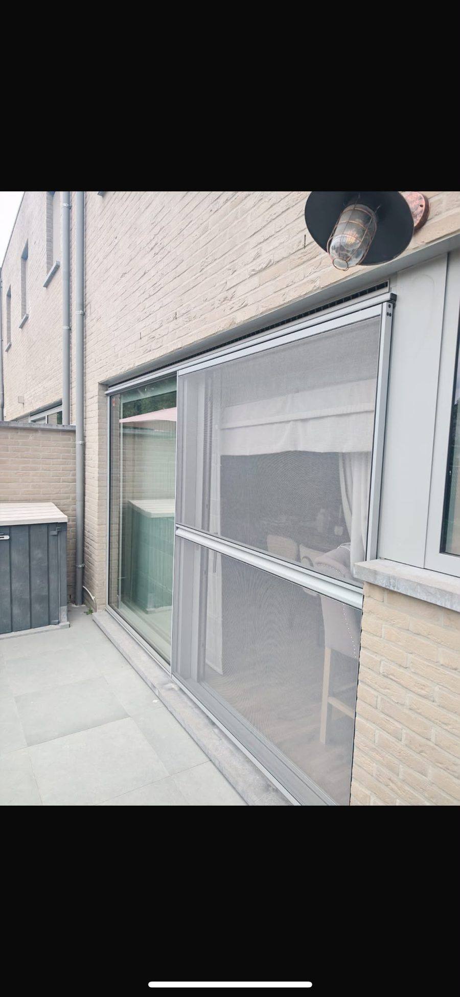 Schuifvliegenramen op maat gemaakt en geplaatst door E&B Vliegenramen