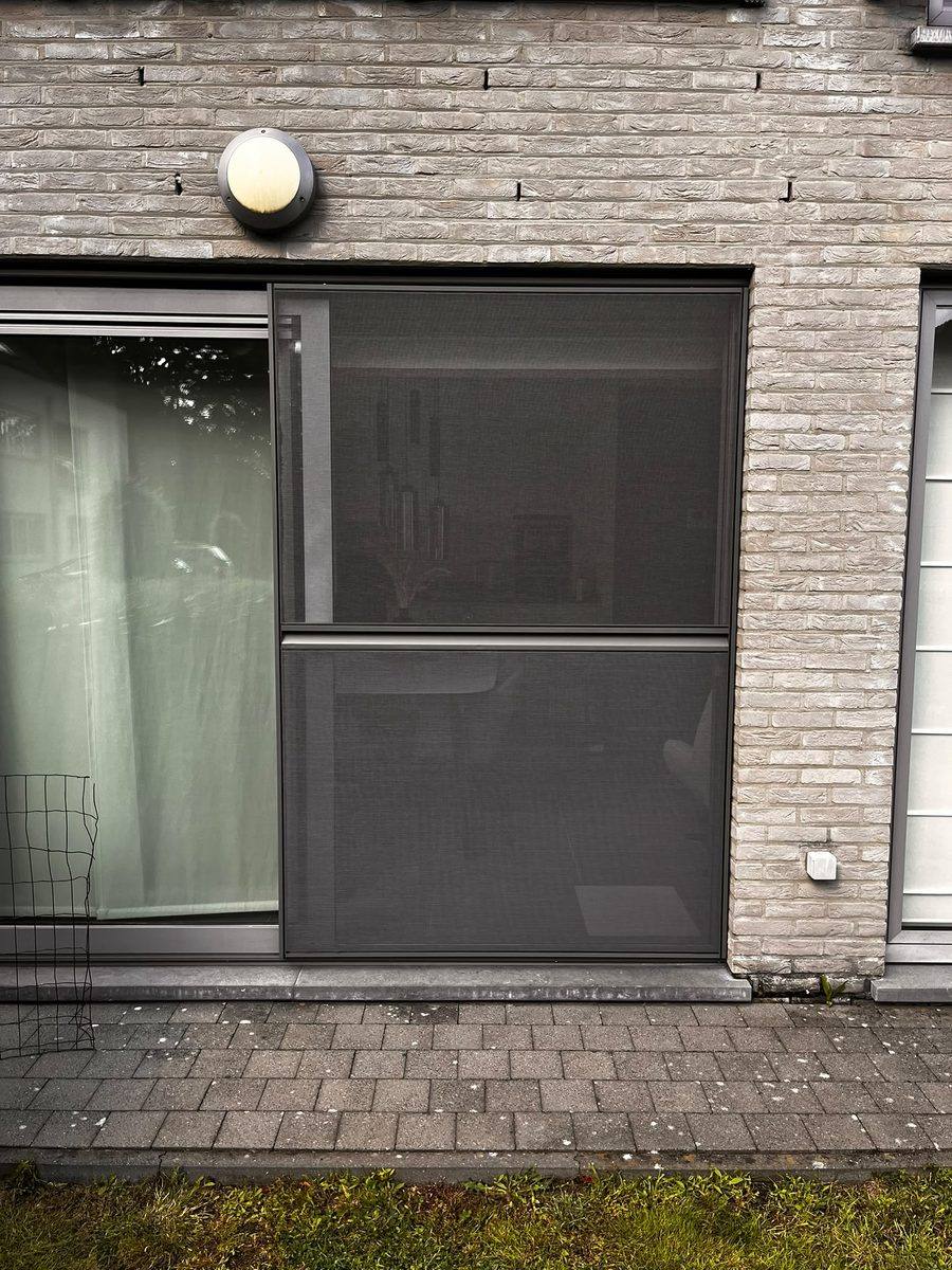 Schuifvliegenramen op maat gemaakt en geplaatst door E&B Vliegenramen
