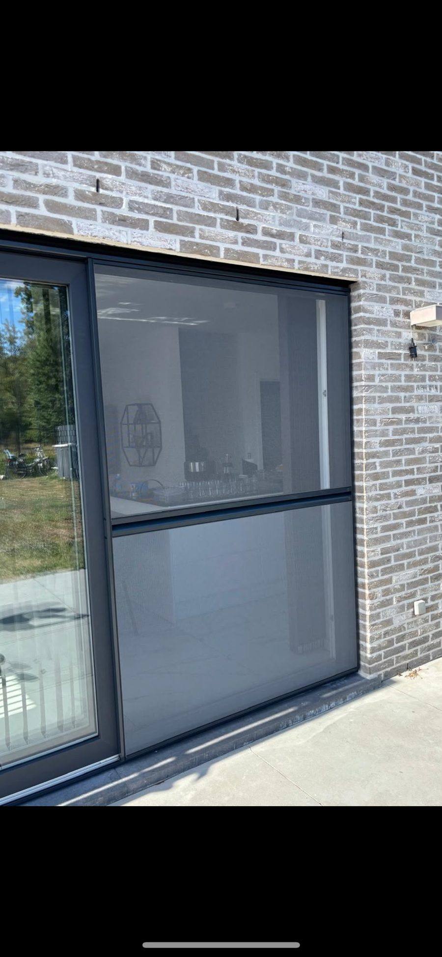 Schuifvliegenramen op maat gemaakt en geplaatst door E&B Vliegenramen