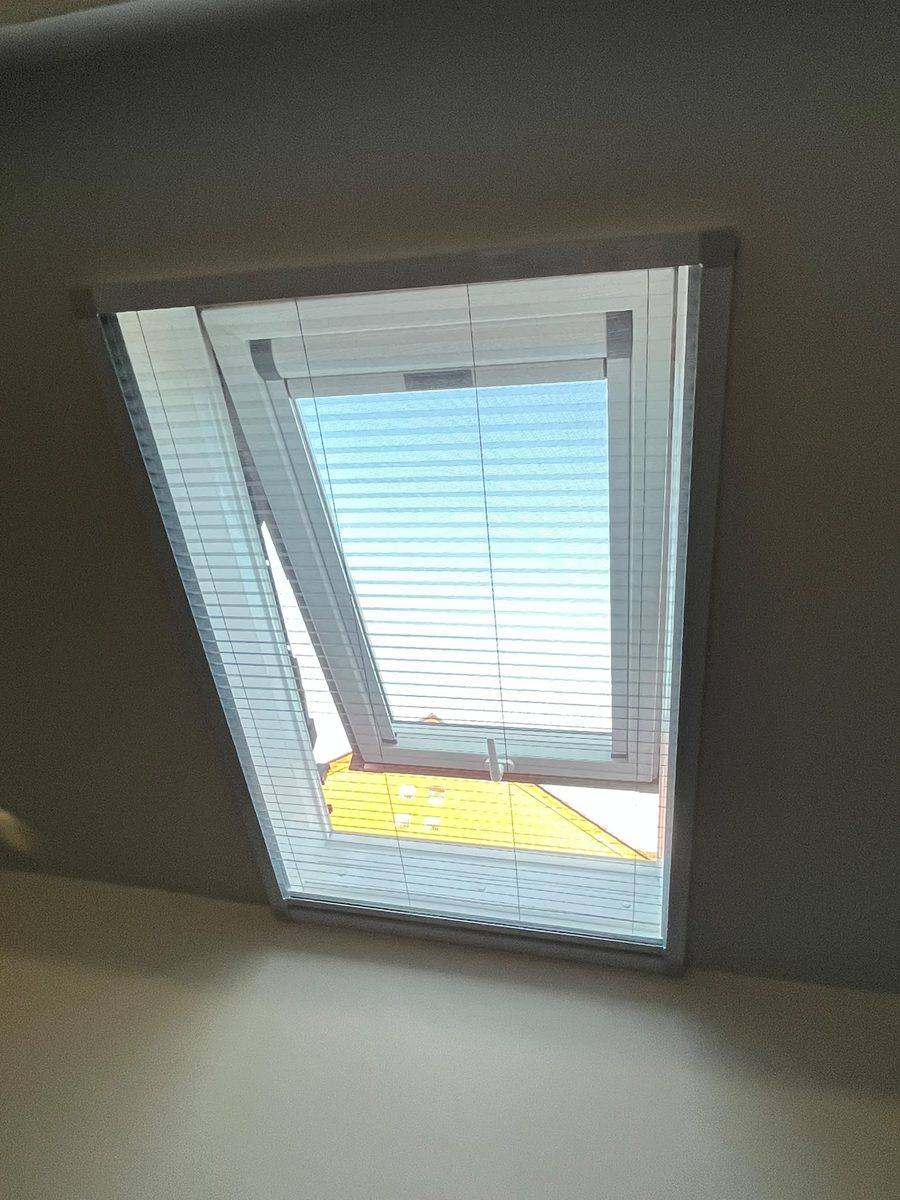 Velux vliegenramen op maat gemaakt en geplaatst door E&B Vliegenramen