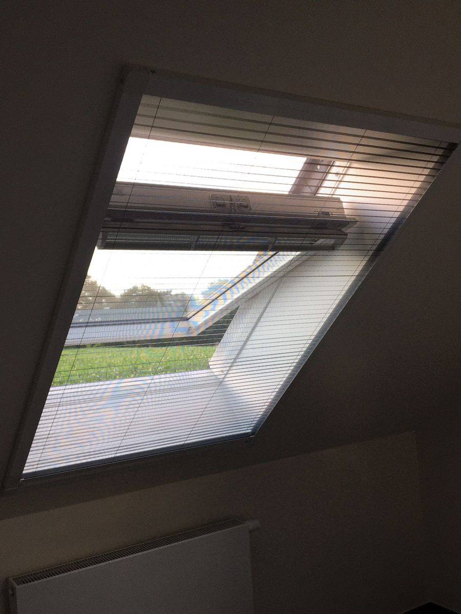Velux vliegenramen op maat gemaakt en geplaatst door E&B Vliegenramen